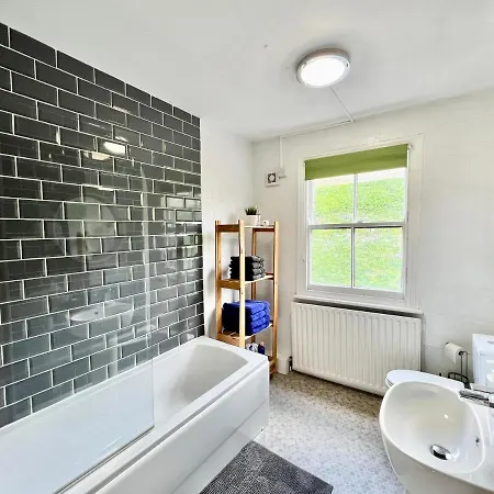 14 Union Road Villa Lincoln Exterior photo